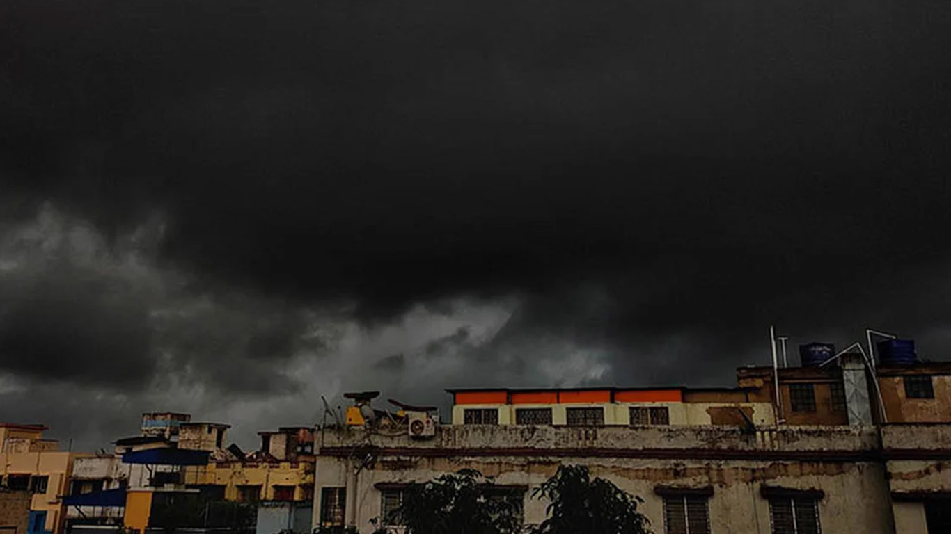 কলকাতায় ৩ দিনের দুর্যোগ সতর্কতা, ভারি বৃষ্টির পূর্বাভাস